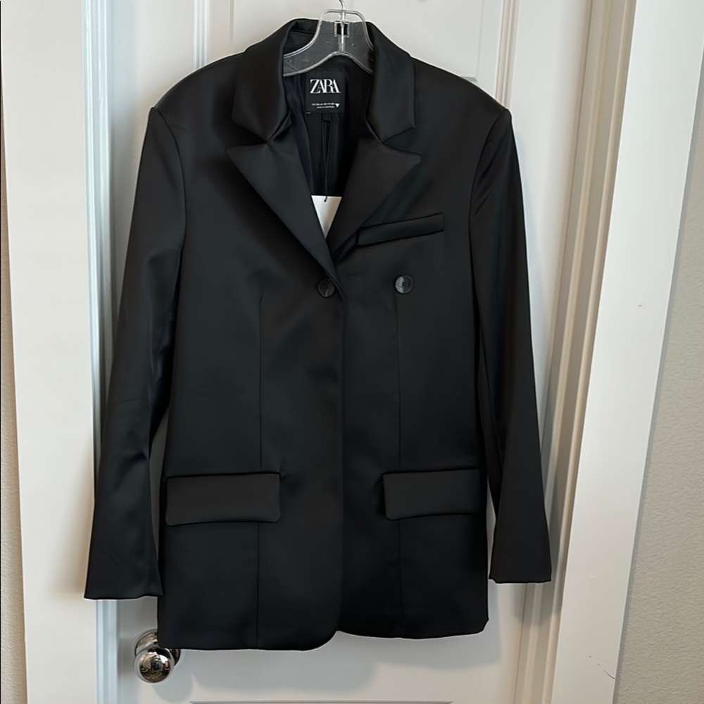Zara Women's Black oversized Blazer fits Small/medium